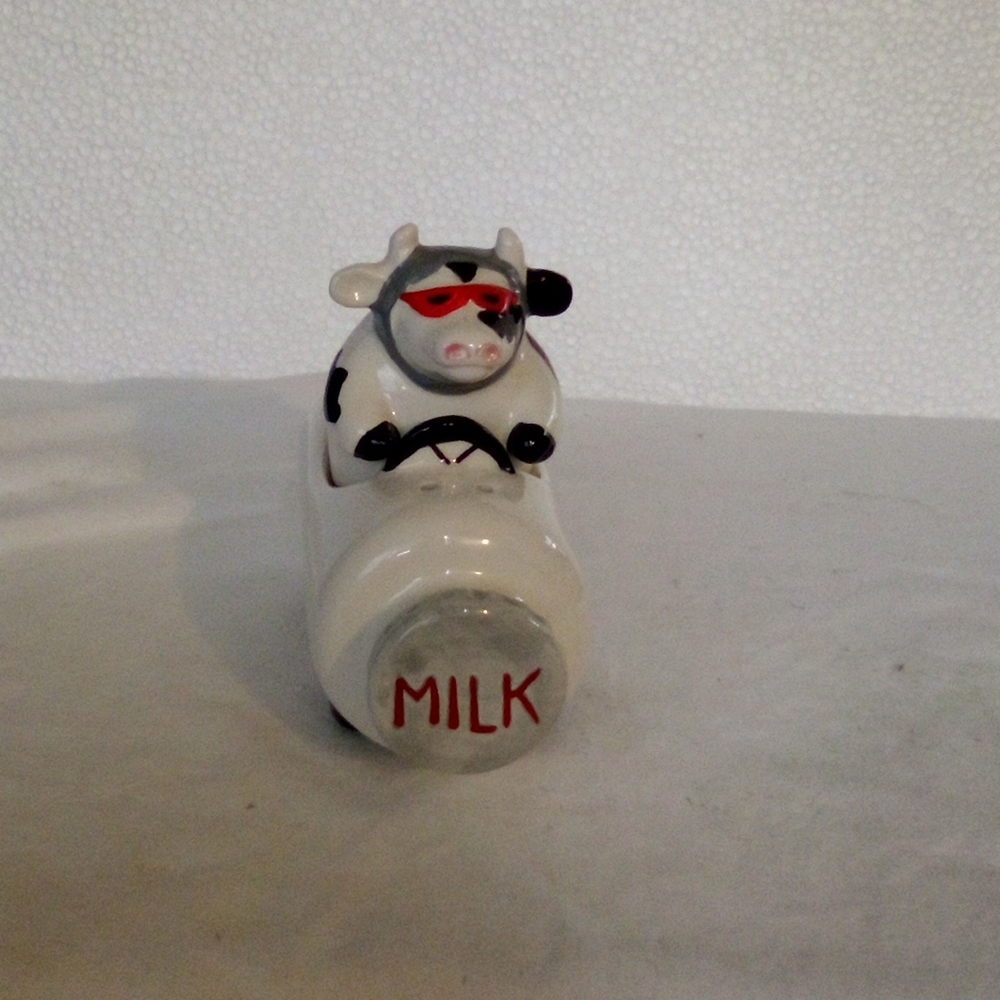 Racing Cow salt n pepper shakers 2pc